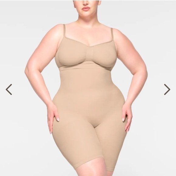 Skims Seamless Sculpt Mid Thigh Short Shapewear in Mica Size S NWOT - Picture 1 of 4